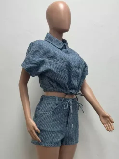 Ensemble 2 pièces en denim gaufré pour femme - Haut court bleu à manches courtes et short à nouer sur le devant - Tenues décontractées d'été 2026