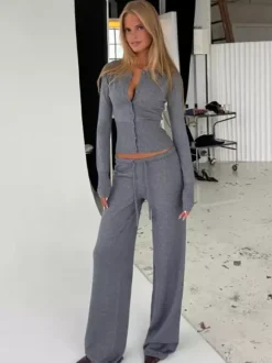 Ensemble 2 pièces en maille côtelée pour femme - Gilet boutonné coupe ajustée et pantalon de détente à jambes larges - Collection printemps 2026