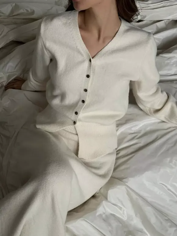 Ensemble 2 pièces en tricot avec cardigan à col en V et jupe longue pour femme (2026)