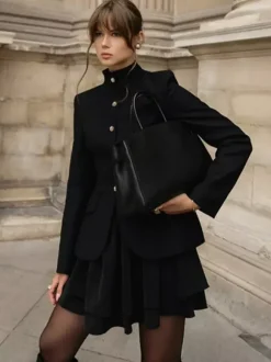 Ensemble blazer et jupe d'inspiration militaire pour femme tenue chic deux pièces - Noir vintage col montant coupe ajustée - Tenue de soirée printemps 2026