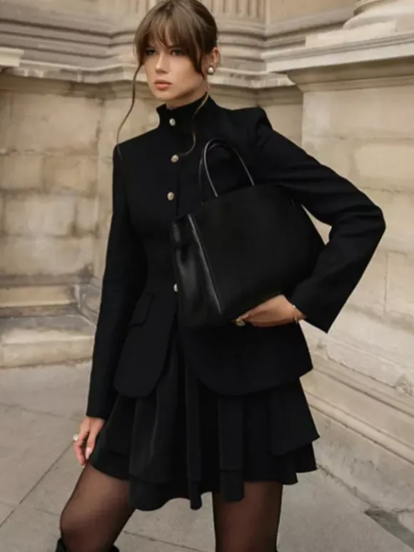Ensemble blazer et jupe d'inspiration militaire pour femme tenue chic deux pièces - Noir vintage col montant coupe ajustée - Tenue de soirée printemps 2026