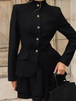Ensemble blazer et jupe d'inspiration militaire pour femme tenue chic deux pièces - Noir vintage col montant coupe ajustée - Tenue de soirée printemps 2026