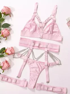 Ensemble de lingerie 3 pièces soutien-gorge et culotte noirs avec détails en métal noir
