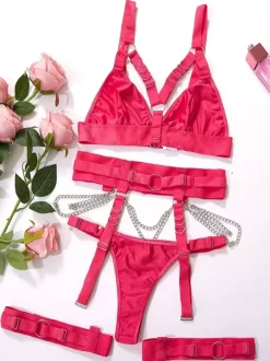 Ensemble de lingerie 3 pièces soutien-gorge et culotte noirs avec détails en métal noir