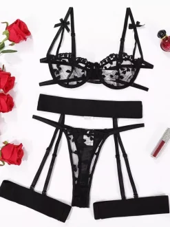 Ensemble de lingerie 3 pièces avec soutien-gorge et culotte rouges à lacets transparents