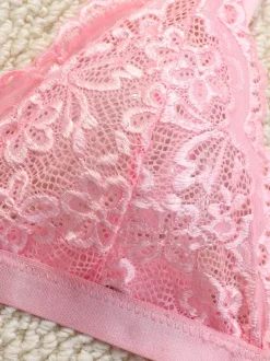 Ensemble de lingerie sexy 2 pièces à imprimé floral avec boutons transparents et soutien-gorge et culotte roses
