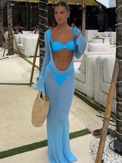 Ensemble de maillot de bain et cache-maillot bleu athlétique à manches longues et dos nageur.