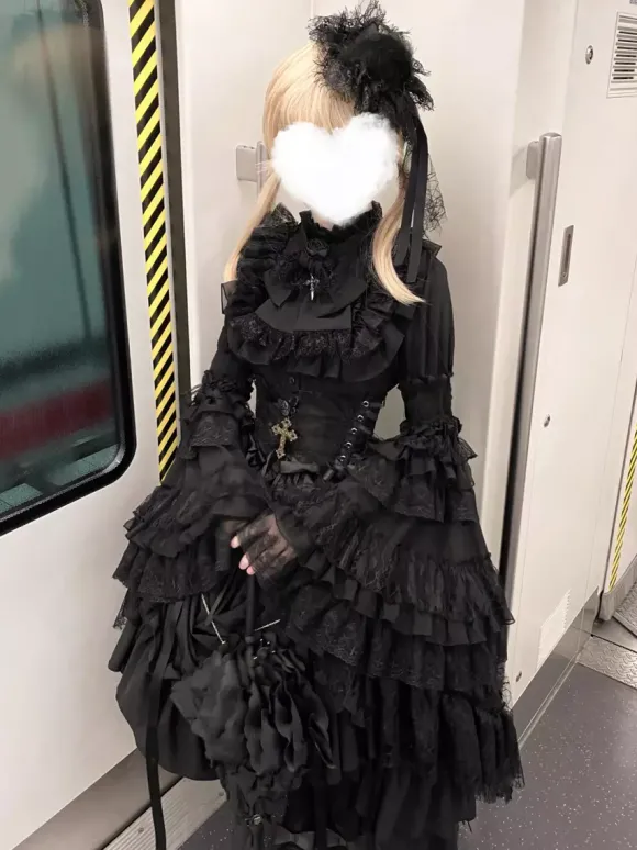 Ensemble de robes gothiques lolita noires à lacets manches longues et volants