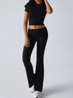 Ensemble de yoga deux pièces pour femme - Haut court à manches courtes et coupe ajustée et pantalon évasé - Tenue de sport et de détente été 2026