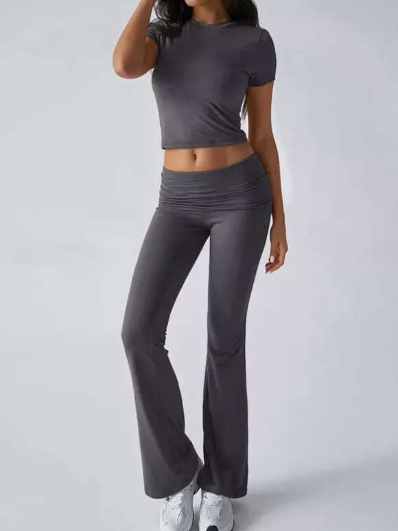 Ensemble de yoga deux pièces pour femme - Haut court à manches courtes et coupe ajustée et pantalon évasé - Tenue de sport et de détente été 2026