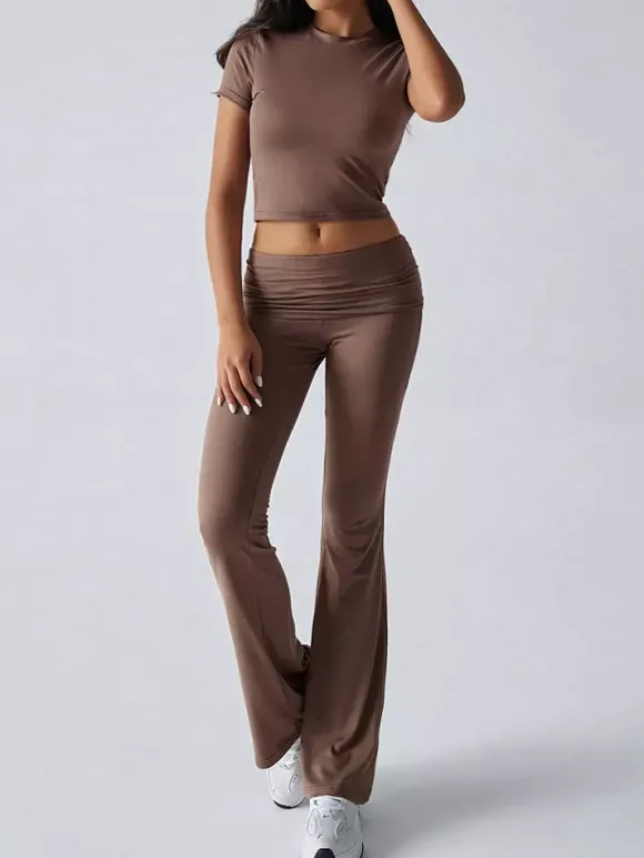 Ensemble de yoga deux pièces pour femme - Haut court à manches courtes et coupe ajustée et pantalon évasé - Tenue de sport et de détente été 2026