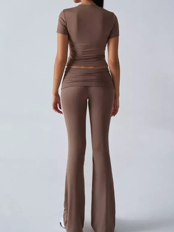 Ensemble de yoga deux pièces pour femme - Haut court à manches courtes et coupe ajustée et pantalon évasé - Tenue de sport et de détente été 2026