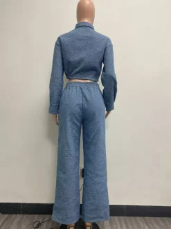 Ensemble deux pièces en denim texturé pour femme - Chemise bleue courte décontractée à cordon de serrage et pantalon large - Collection streetwear printemps 2026
