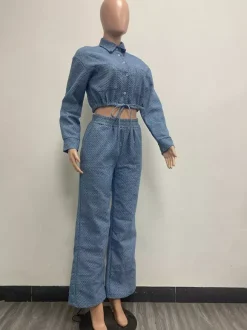 Ensemble deux pièces en denim texturé pour femme - Chemise bleue courte décontractée à cordon de serrage et pantalon large - Collection streetwear printemps 2026