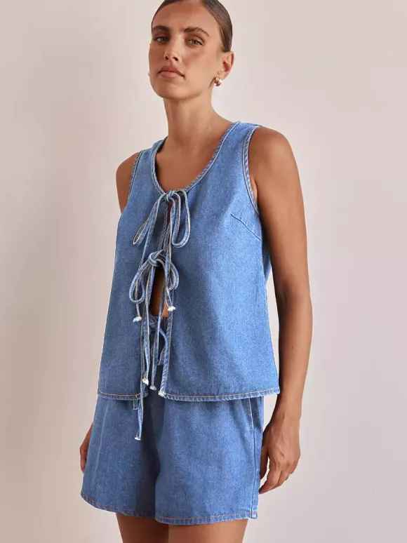 Ensemble deux pièces en denim pour femme - Haut sans manches bleu décontracté à nouer sur le devant et short assorti - Tenues streetwear d'été 2026