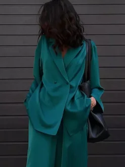 Ensemble deux pièces en satin pour femme blazer et pantalon collection printemps 2026