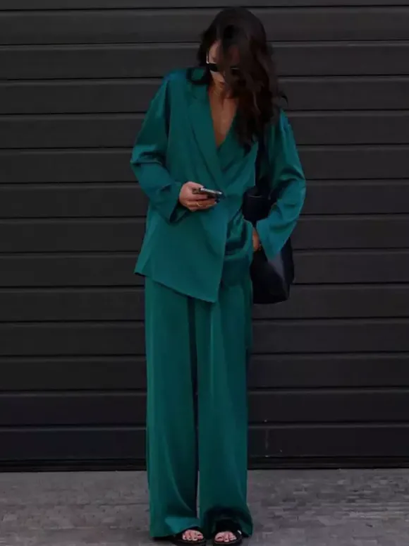 Ensemble deux pièces en satin pour femme blazer et pantalon collection printemps 2026