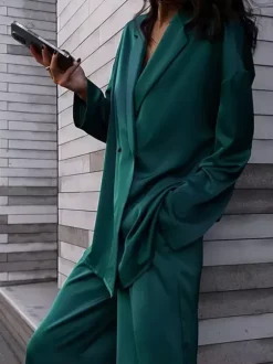 Ensemble deux pièces en satin pour femme blazer et pantalon collection printemps 2026