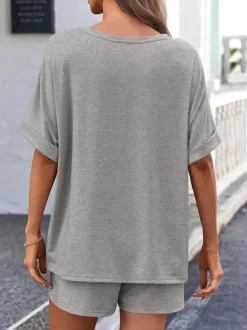 Ensemble deux pièces kaki streetwear : T-shirt à col rond et manches courtes pantalon décontracté.