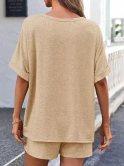 Ensemble deux pièces kaki streetwear : T-shirt à col rond et manches courtes pantalon décontracté.