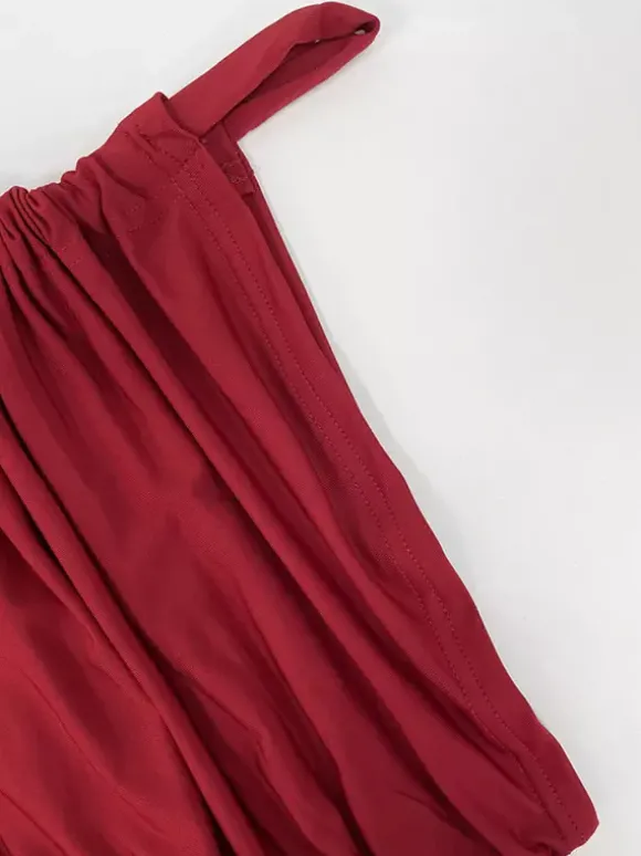 Ensemble deux pièces noir décontracté en dentelle jupe asymétrique plissée sans manches à une épaule.