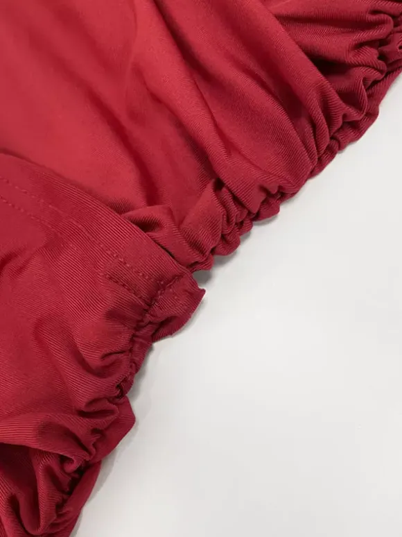 Ensemble deux pièces noir décontracté en dentelle jupe asymétrique plissée sans manches à une épaule.