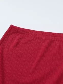 Ensemble deux pièces noir sexy en dentelle jupe sans manches à bretelles en polyester bretelles et col montant.