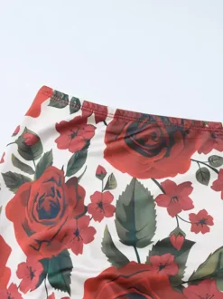 Ensemble deux pièces rouge sexy à imprimé floral tenue de villégiature en polyester à bretelles et col fleuri jupe sans manches.