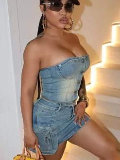 Ensemble jupe et haut deux pièces bleu ciel clair style streetwear sexy sans bretelles idéal pour l'été