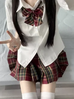 Ensemble Lolita JK d'uniforme scolaire japonais chemise à carreaux gris à manches courtes et jupe.