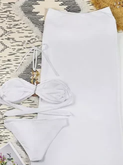 Ensemble maillot de bain et cache-maillots noirs sexy sans manches soutien-gorge dos nu et jupe longue.