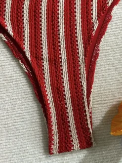 Ensemble maillot de bain 3 pièces au crochet pour femme - Bikini triangle rayé dos nu et paréo - Vacances d'été à la plage 2026
