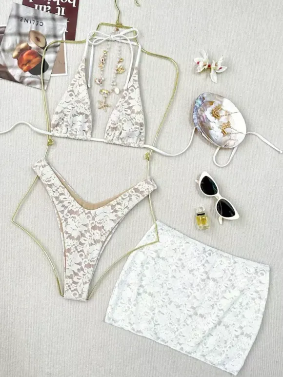 Ensemble maillot de bain 3 pièces en dentelle sexy - Bikini triangle blanc à fleurs échancré avec mini paréo - Collection été 2026