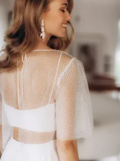 Ensemble pantalon 3 pièces pour la mariée en dentelle et mousseline décolleté illusion longueur au sol manches courtes lacées