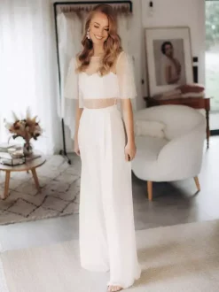 Ensemble pantalon 3 pièces pour la mariée en dentelle et mousseline décolleté illusion longueur au sol manches courtes lacées