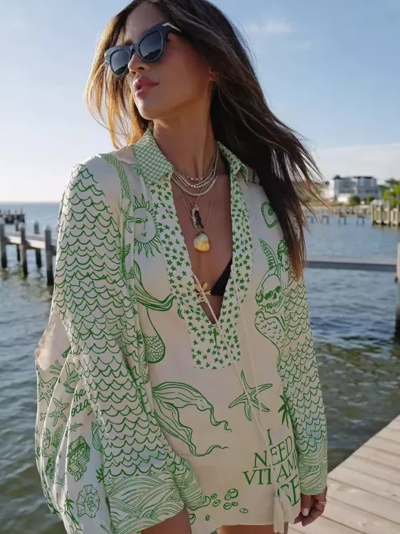 Ensemble pyjama en satin imprimé pour femme - Chemise à manches longues et col en V à motif côtier et short - Soirée croisière d'été 2026