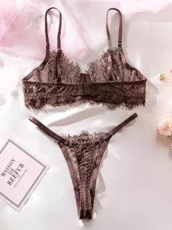 Ensemble soutien-gorge et culotte deux pièces en dentelle marron