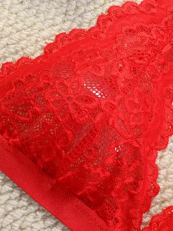 Ensemble soutien-gorge et culotte 2 pièces rouge sexy à imprimé floral et boutons dos nu