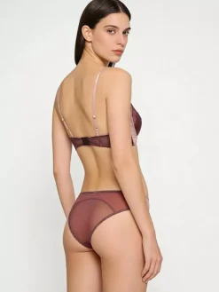 Ensemble soutien-gorge et culotte deux pièces rose fuchsia découpé