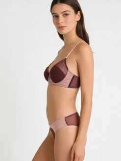 Ensemble soutien-gorge et culotte deux pièces rose fuchsia découpé