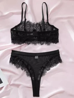 Ensemble soutien-gorge et culotte en dentelle noire transparente à fleurs deux pièces.