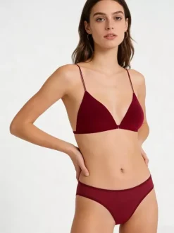Ensemble soutien-gorge et culotte bordeaux découpés deux pièces