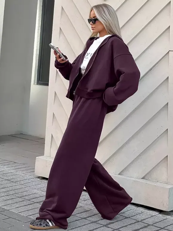 Ensemble athleisure pour femmes actives - Survêtement prune à capuche et fermeture éclair jambes larges - Collection printemps 2026 - Vêtements de yoga et de détente