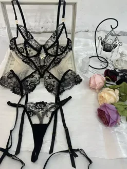 Ensemble de lingerie sexy 3 pièces à imprimé floral dos nu en dentelle noire soutien-gorge et culotte pour adulte