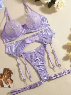 Ensemble de lingerie transparente 4 pièces en dentelle lavande : soutien-gorge culotte et porte-jarretelles