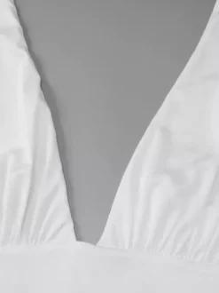 Ensemble deux pièces blanc chic à lacets jupe sans manches à col en V et haut de style streetwear