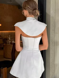 Ensemble deux pièces blanc chic en dentelle jupe sans manches sculptante style décontracté au quotidien.