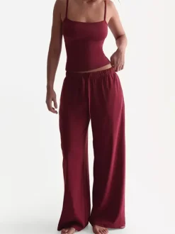 Ensemble deux pièces bordeaux décontracté au quotidien bretelles col sans manches pantalon.