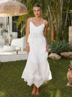 Ensemble deux pièces en coton ajouré pour femme - Débardeur blanc bohème et jupe longue à volants - Idéal pour une fête d'été sur la plage 2026