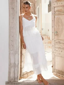 Ensemble deux pièces en coton ajouré pour femme - Débardeur blanc bohème et jupe longue à volants - Idéal pour une fête d'été sur la plage 2026
